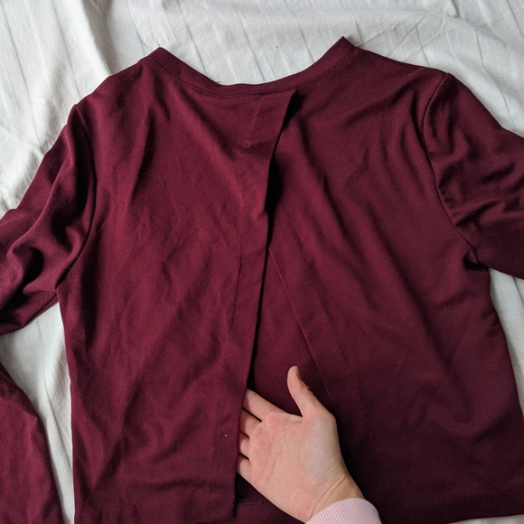 🔥Bell sleeved open back crop top - Picture 2 of 2